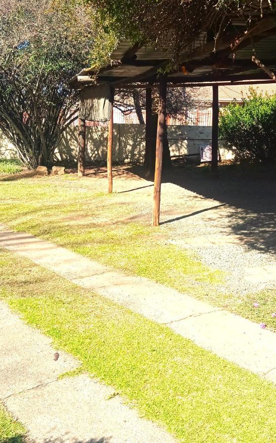 Rheola'S Guest Cottage Harrismith Exterior photo
